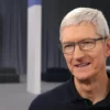 Tim Cook agrees to a significant pay cut