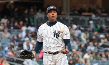 Royals will offer Aroldis Chapman a one-year contract