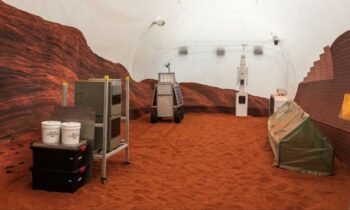 For a year, four volunteers have confined themselves to a simulated martian habitat.