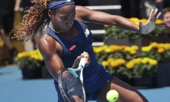 Brenda Fruhvirtova is ground by Coco Gauff, who advances to the ASB Classic quarterfinal