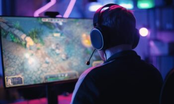 A study indicates that gamers may be at risk for permanent hearing loss and tinnitus