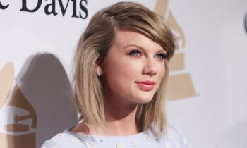 What Makes Taylor Swift’s New Album, Static Noise, the Number One Album On iTunes
